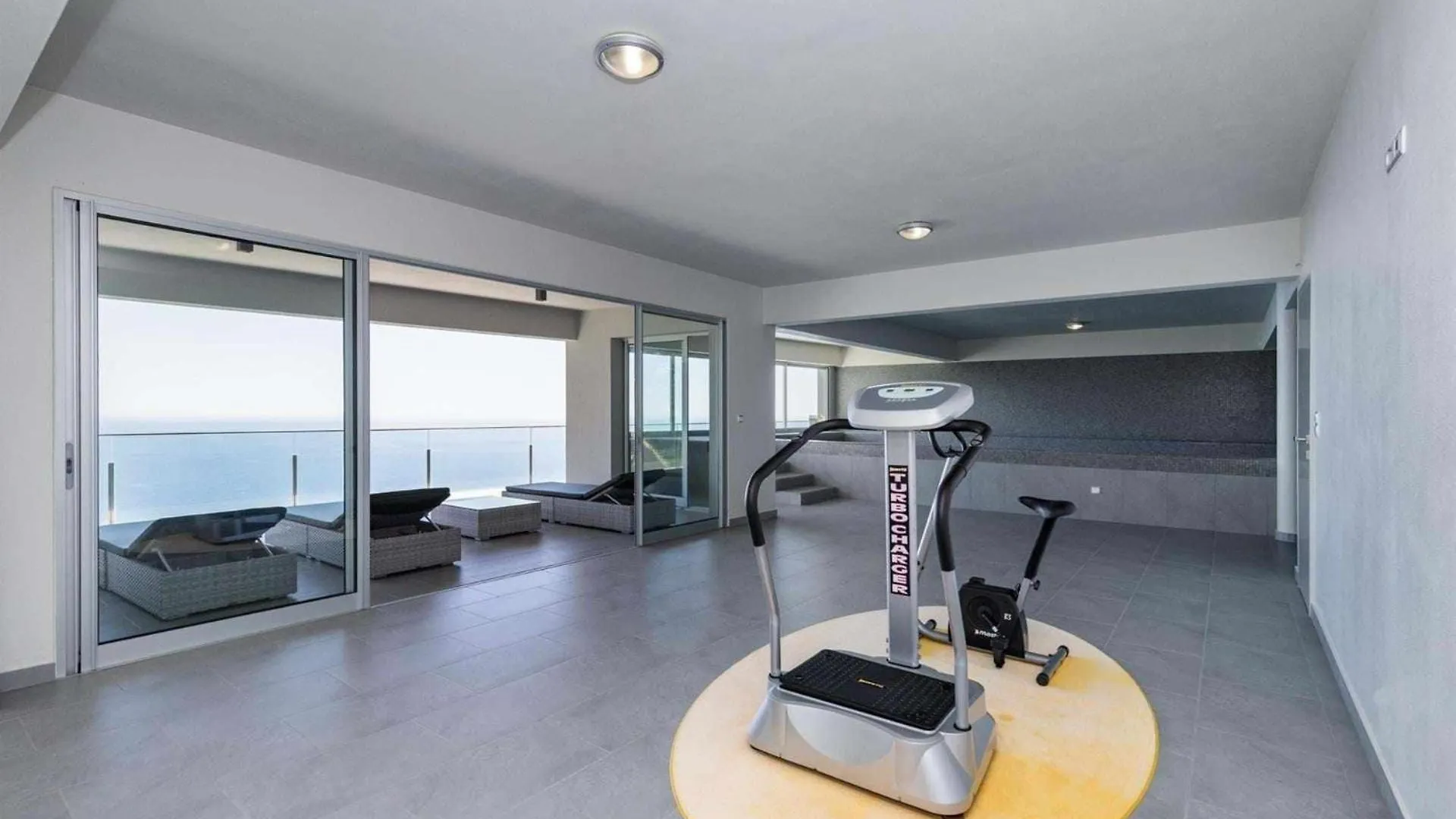 Villa Harmonia By Place Oversea With Indoor Pool 蓬他达维托亚